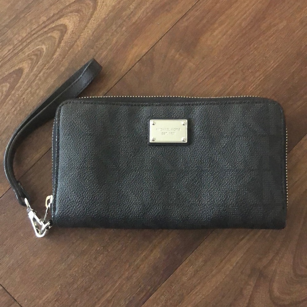 Micheal Kors Wallet Wristlet